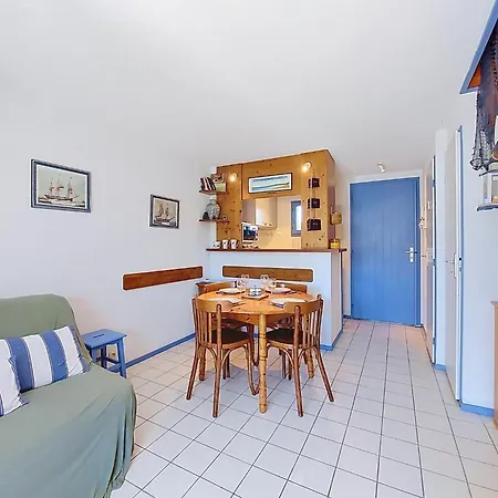 Les Charmilles-17 By Interhome